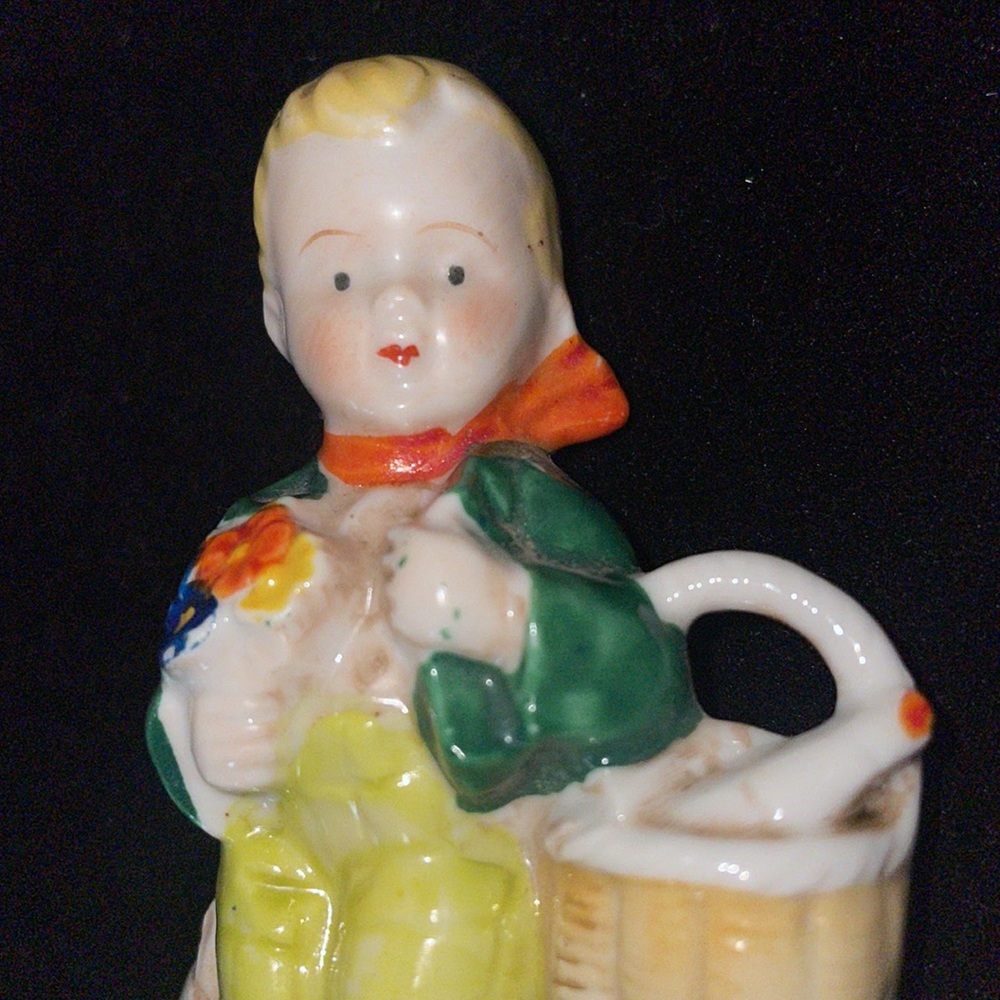 💛 Vintage Japan porcelain boy figure